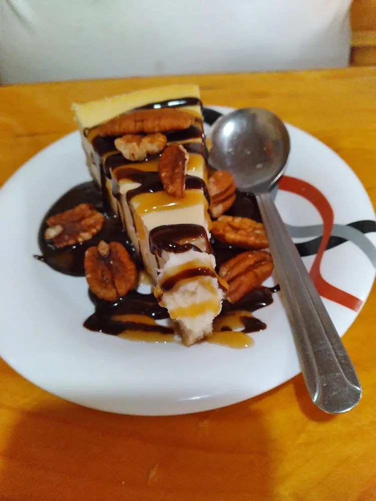 Turtle Cheese Cake with Pecans